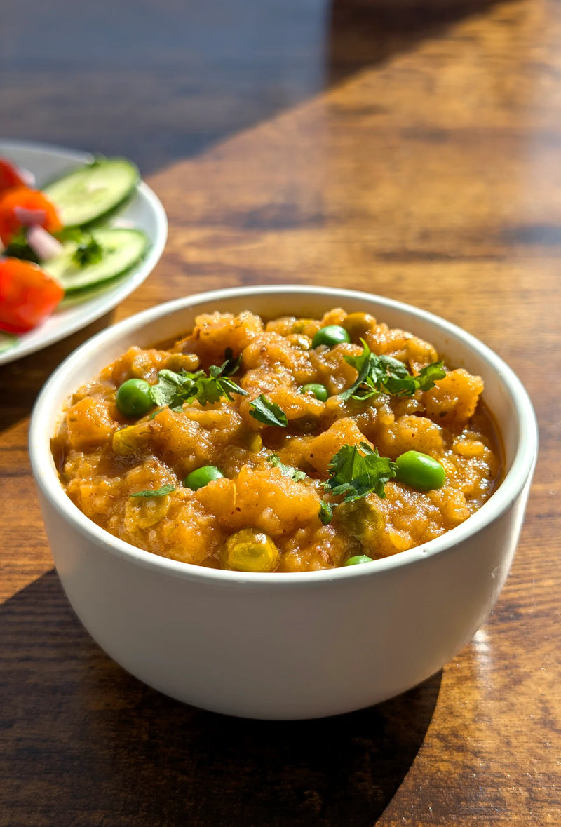 Load image into Gallery viewer, 5 Minutes To Delhi Aloo Matar Camping Meal (Vegan) By 5 Minutes To Delhi