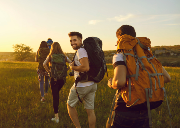 hiking friends backpacks