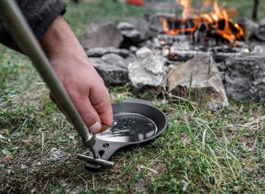 Load image into Gallery viewer, Petromax Cast-Iron Campfire Skillet By PetroMax

