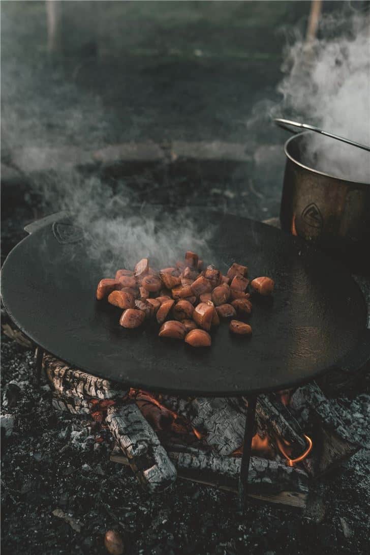 Load image into Gallery viewer, Robens Bighorn 3 Legged Cast iron Pan By Robens outdoors
