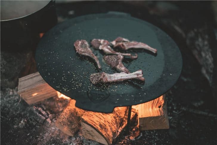 Load image into Gallery viewer, Robens Bighorn 3 Legged Cast iron Pan By Robens outdoors
