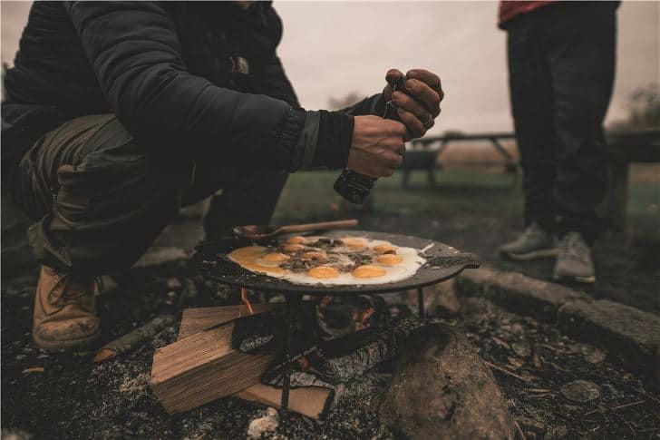 Load image into Gallery viewer, Robens Bighorn 3 Legged Cast iron Pan By Robens outdoors
